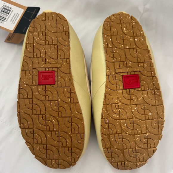The North Face Women’s Thermoball Mule Quilted Slip-On Shoes in Gravel. NWT! - Picture 4 of 9